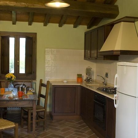 Borgo Le Capannelle Aparthotel Castel Ritaldi Exteriör bild