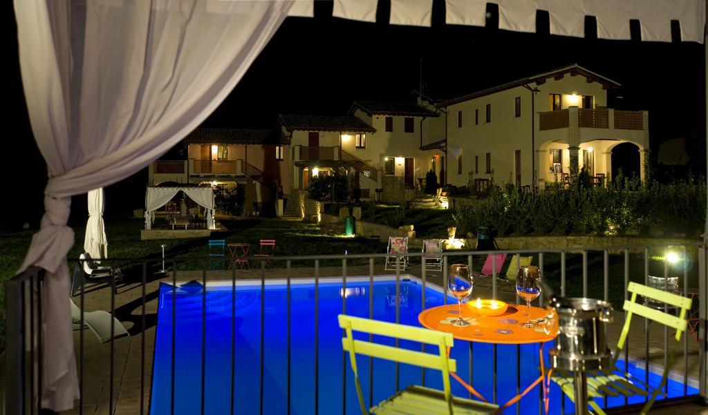Borgo Le Capannelle Aparthotel Castel Ritaldi Exteriör bild