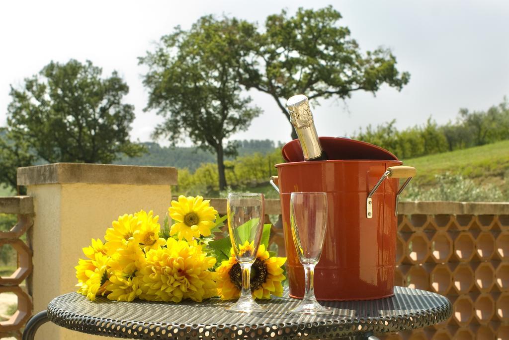 Borgo Le Capannelle Aparthotel Castel Ritaldi Rum bild