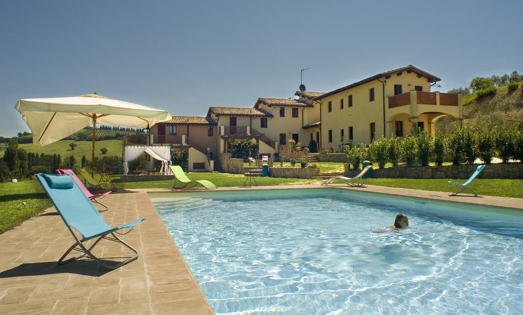 Borgo Le Capannelle Aparthotel Castel Ritaldi Exteriör bild