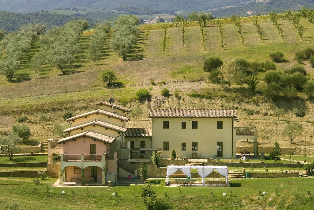 Borgo Le Capannelle Aparthotel Castel Ritaldi Exteriör bild