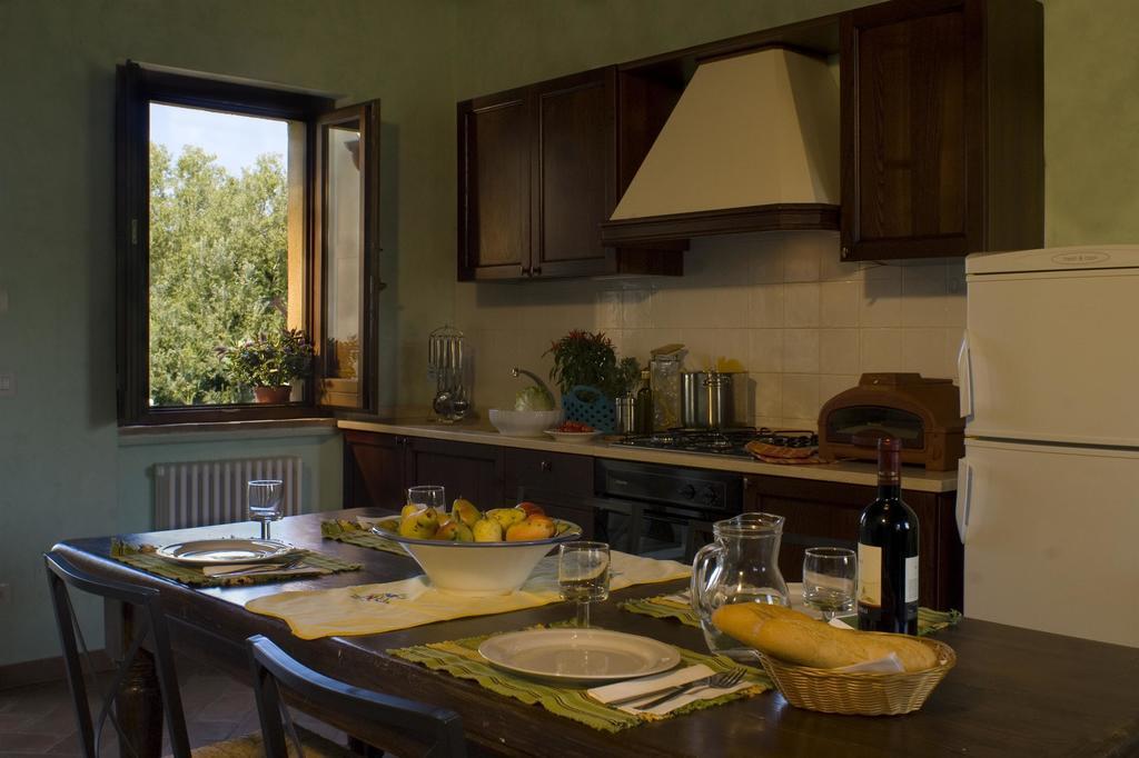 Borgo Le Capannelle Aparthotel Castel Ritaldi Exteriör bild