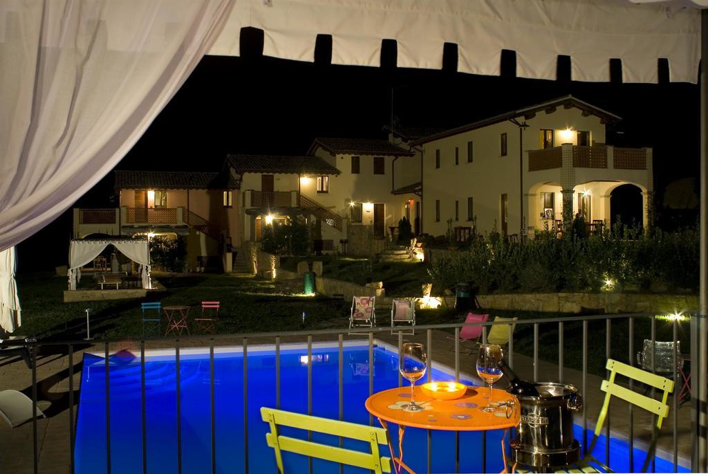 Borgo Le Capannelle Aparthotel Castel Ritaldi Exteriör bild